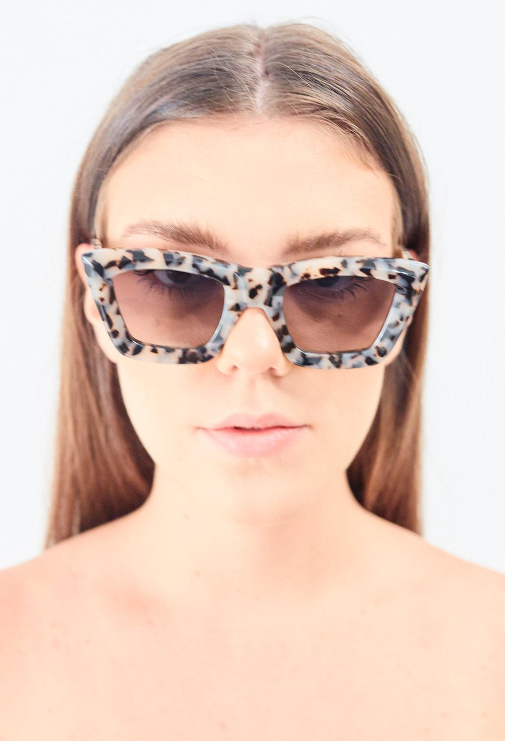 Ivory Tort/ Black Gradient Lens