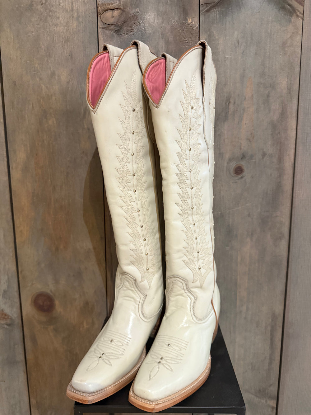 Size 7: TALL White/Studs