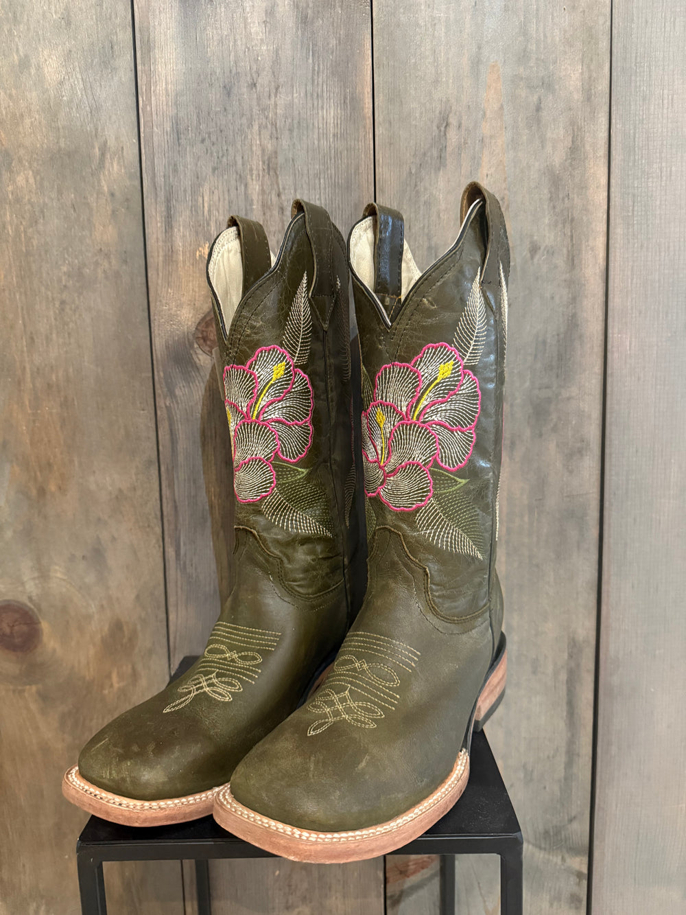 Size 8: Grn/Pink Hibiscus