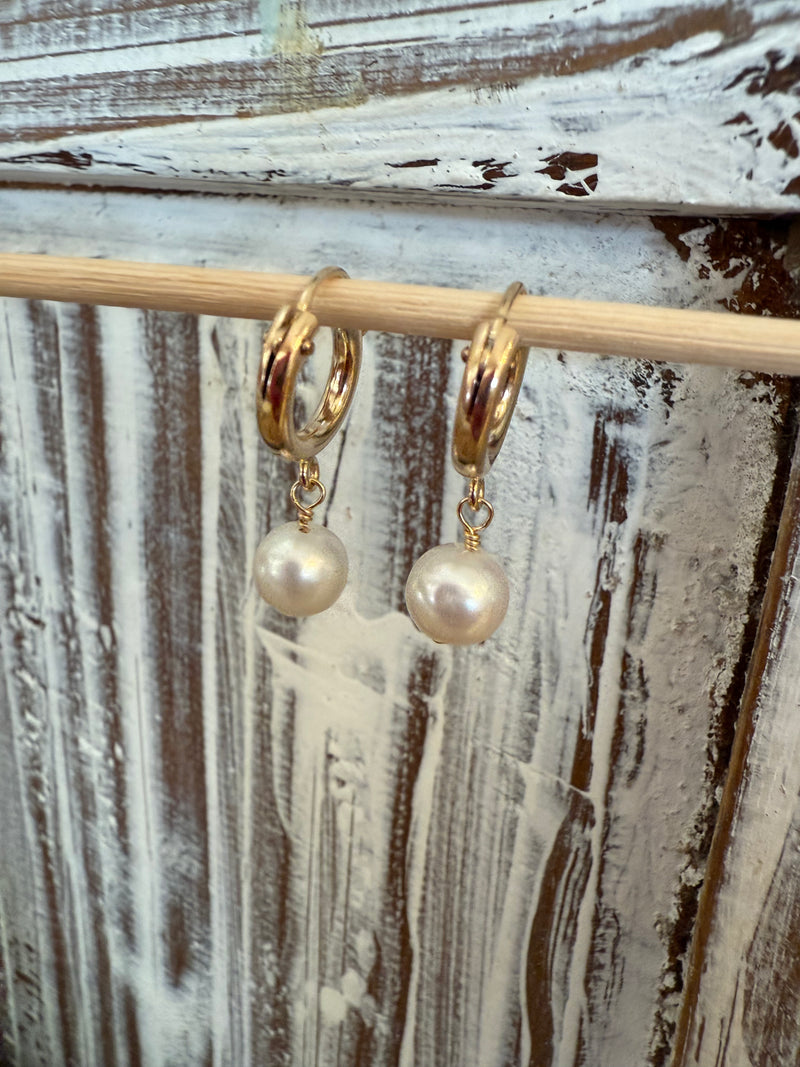 Manini Pearl Hoops
