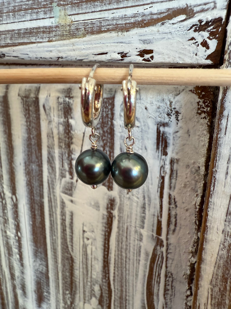 Manini Pearl Hoops
