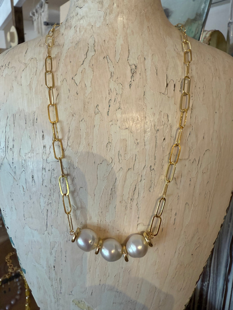 Dana Necklace