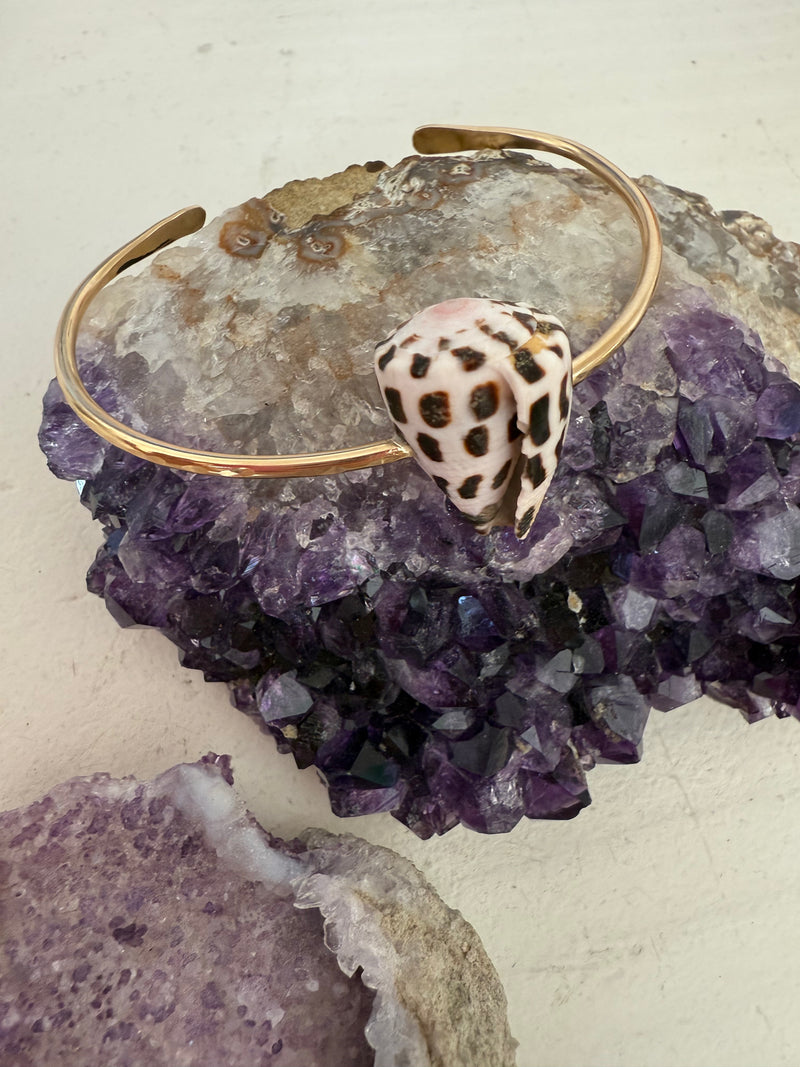 Mana Shell Cuff