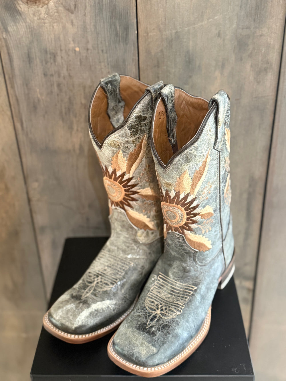 Size: 6.5 Grey Sun