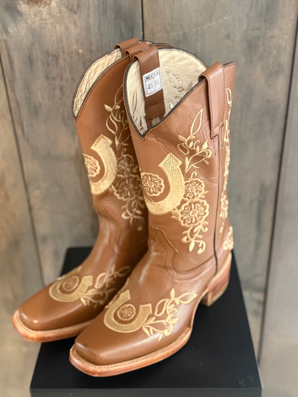 Size: 7.5 Brown Horseshoe
