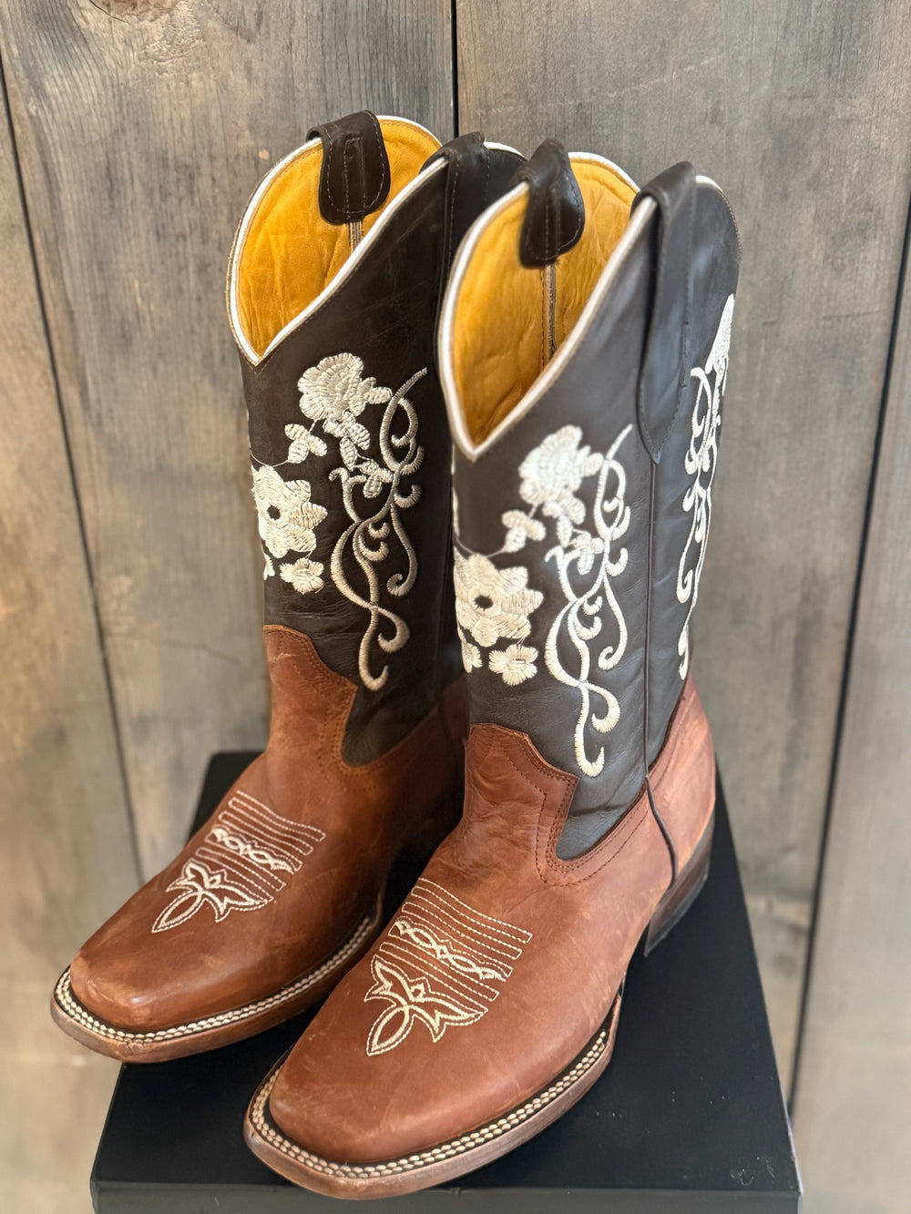Size 7.5: Brown/Blk/Flowers