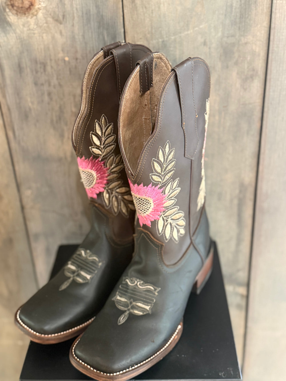 Size: 9 Pink Flowers