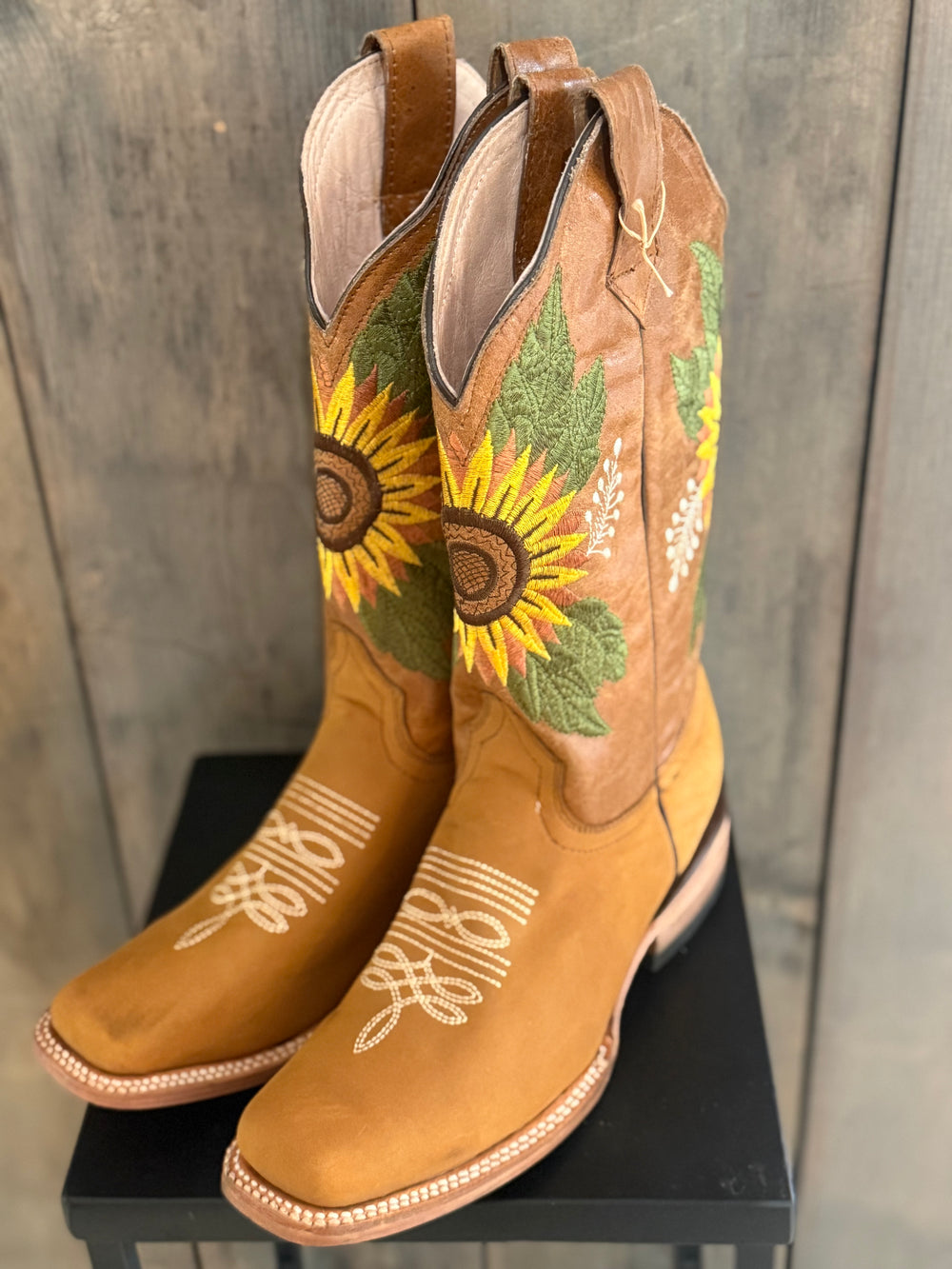 Size: 10 Brown/ Sunflower