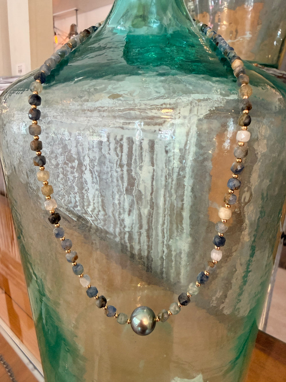Blue Saphire with Tahitian Pearl