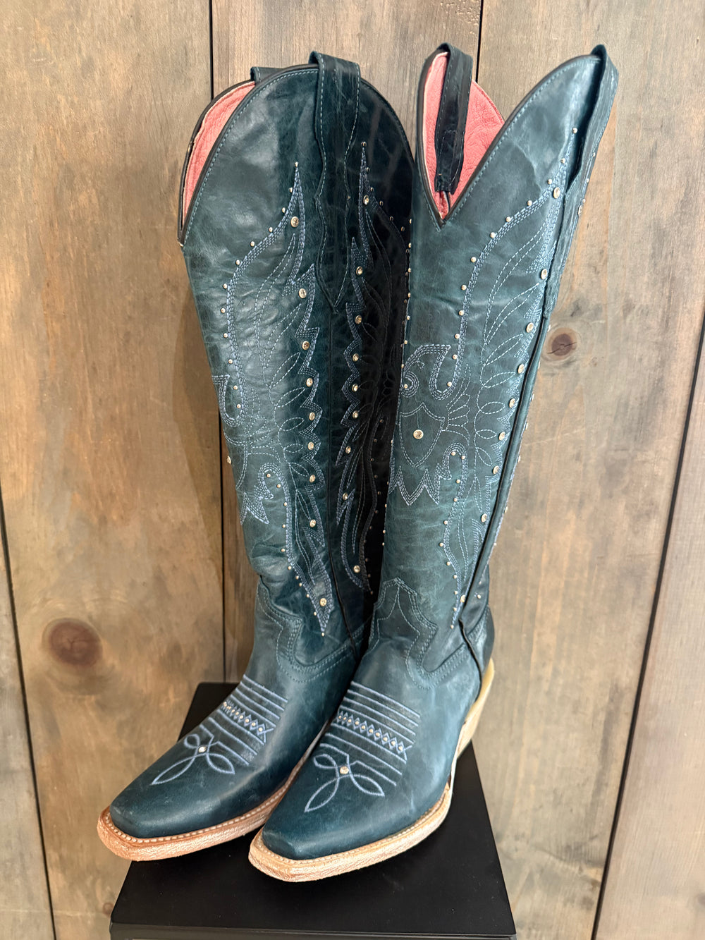 Size 7: TALL Green/Studs