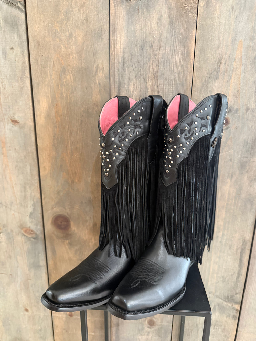 Size 9.5: Black/Tassles