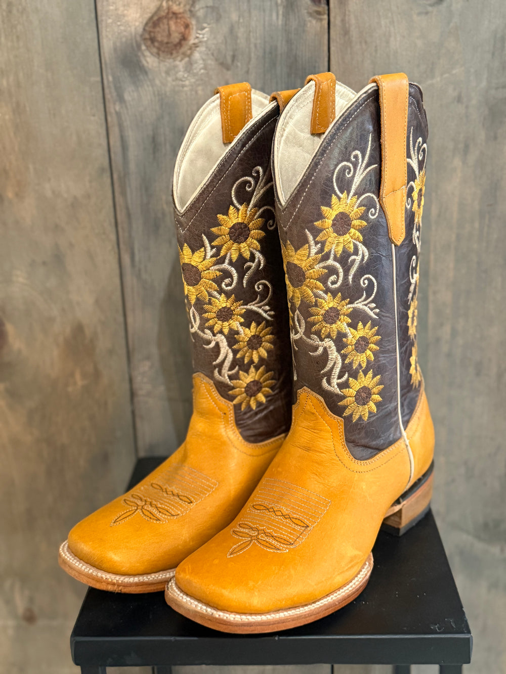 Size: 9 Mustard /Yellow Flowers