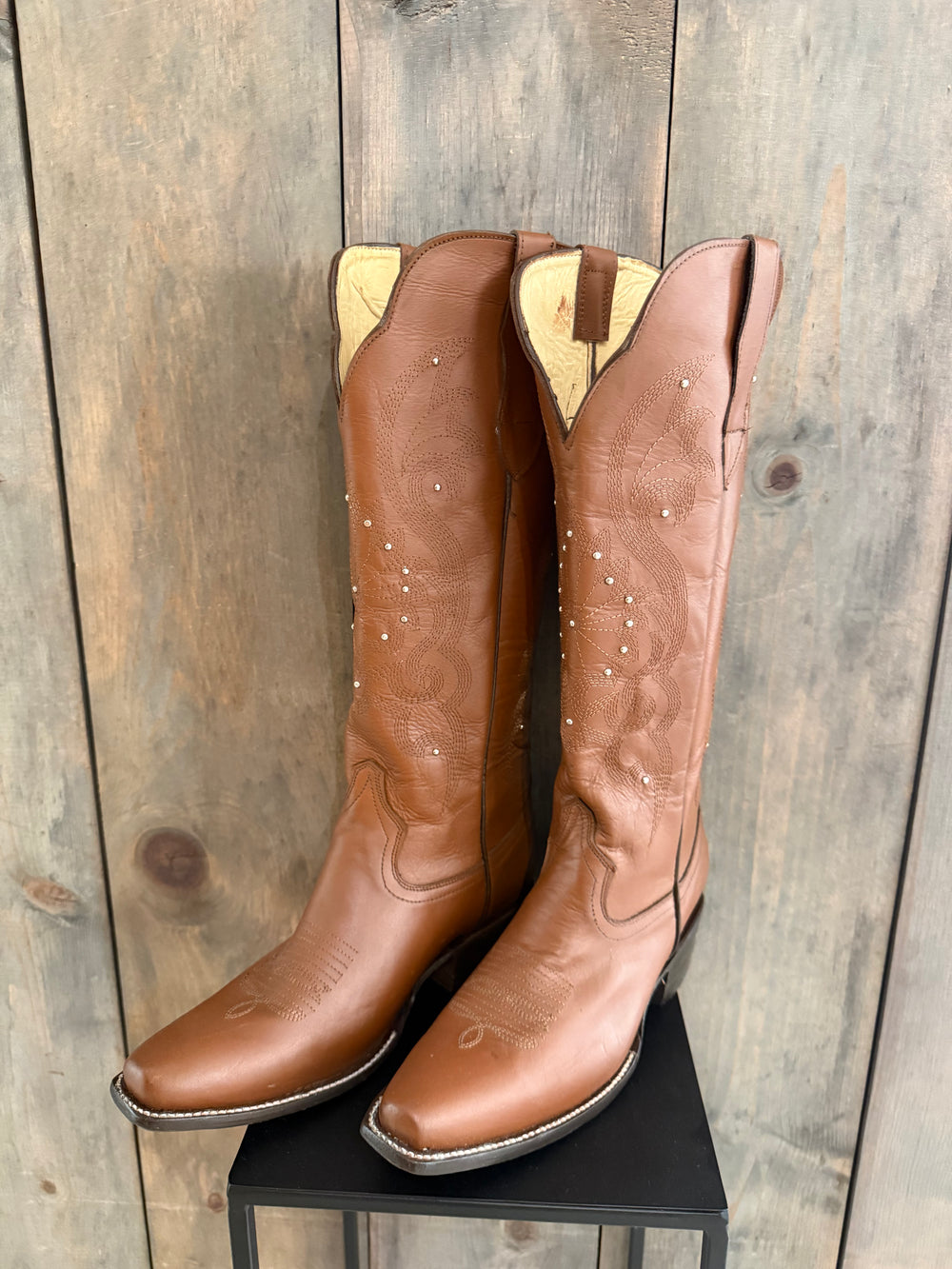 Size 9: TALL Chocolate/Studs