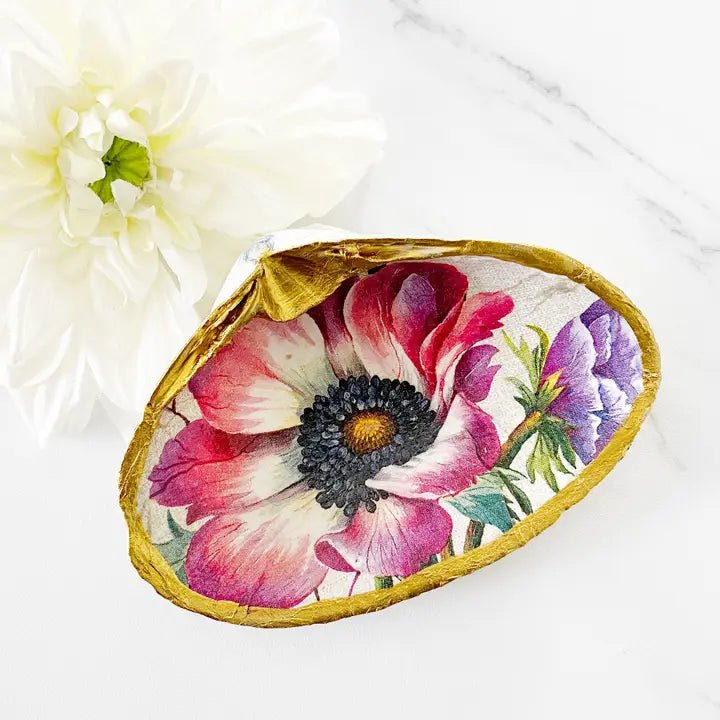 ADODecoupage Clam ShellsTable top